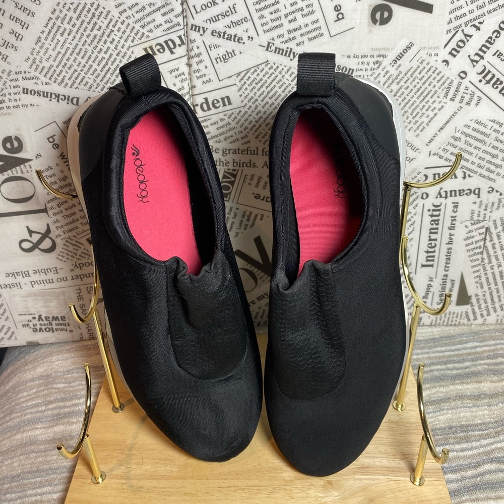 NWOT Ideology Black & White Sneakers in Size 10